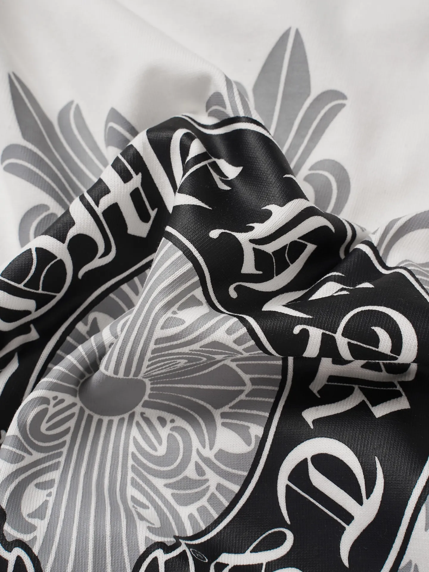 90 Come Hearts CH T T ， ，Breathable ， 。 ， ， 。 ， ， 。 ， ， ， ， 。 ， ， Same Style ， ， ， ， Same Style。 ：Black White Size：S-XL